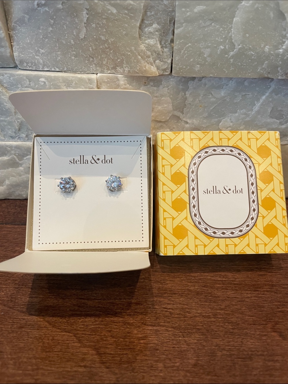 NEW Stella & Dot Crystal Stud Earrings